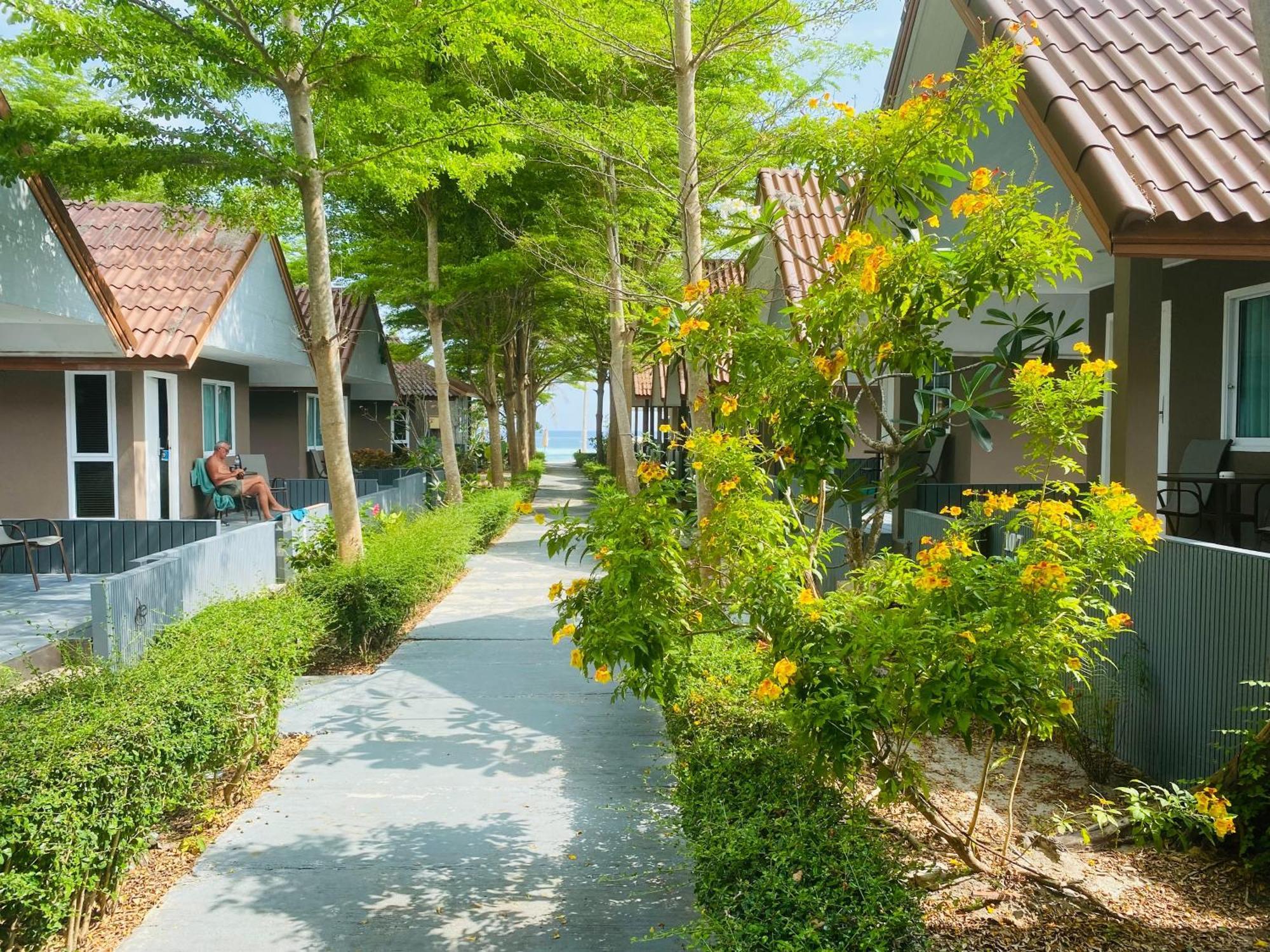 Bella Vista Beach Resort Koh Lipe Exterior foto